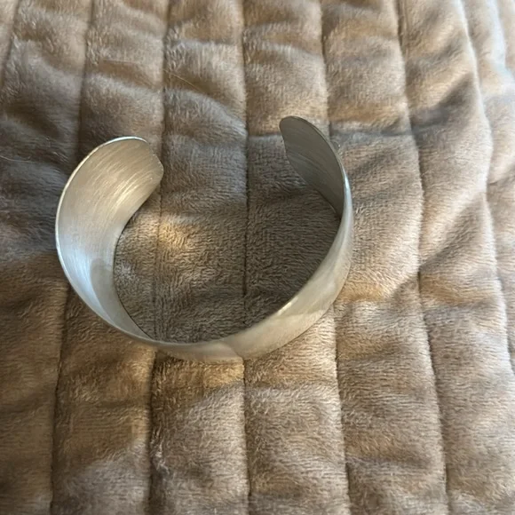 Robyn Rhodes Alice cuff - Picture 2 of 3